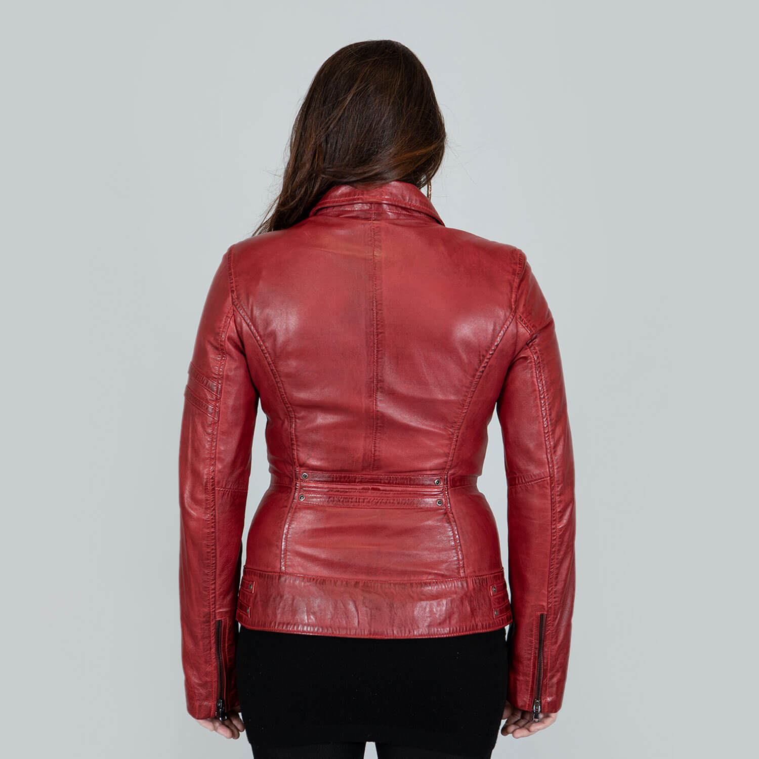 3M4A6946-1500x1500-resize-min 1